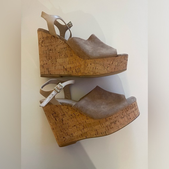 Suede Blush Platform Sandals Size 11 - Picture 2 of 8